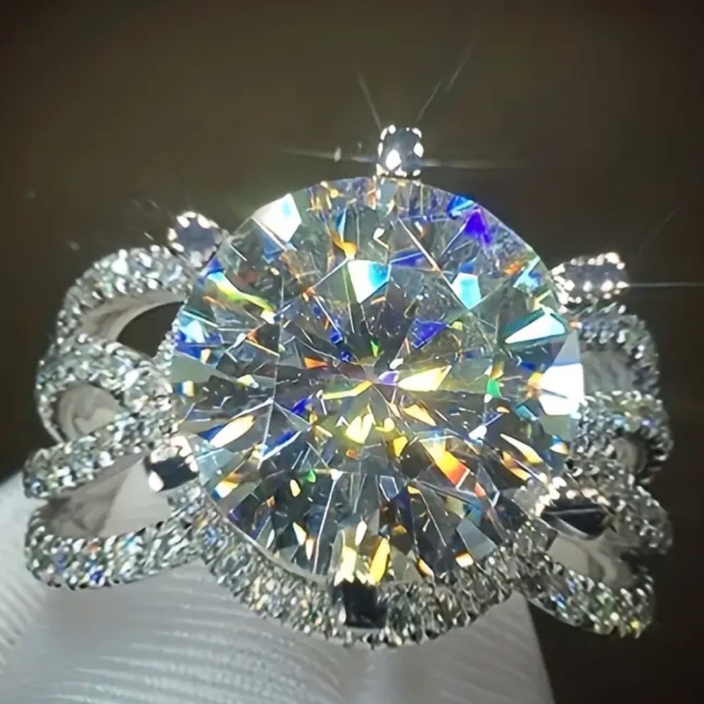 Beautiful 1.5 CT Diamond, Simulated, Engagement, Wedding Ring, Silver plated - Picture 5 of 8
